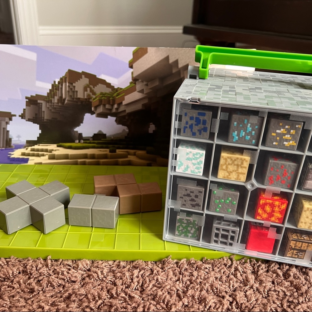 Minecraft Collector Case with Mini Figures and Blocks